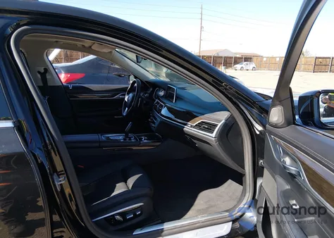 2017 BMW 740I из США, поврежденный, VIN WBA7E2C55HG739223